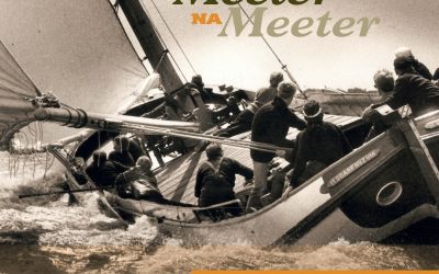 “Meeter na Meeter” het jubileumboek van de Stichting Vriendenclub Huzumer Skûtsje