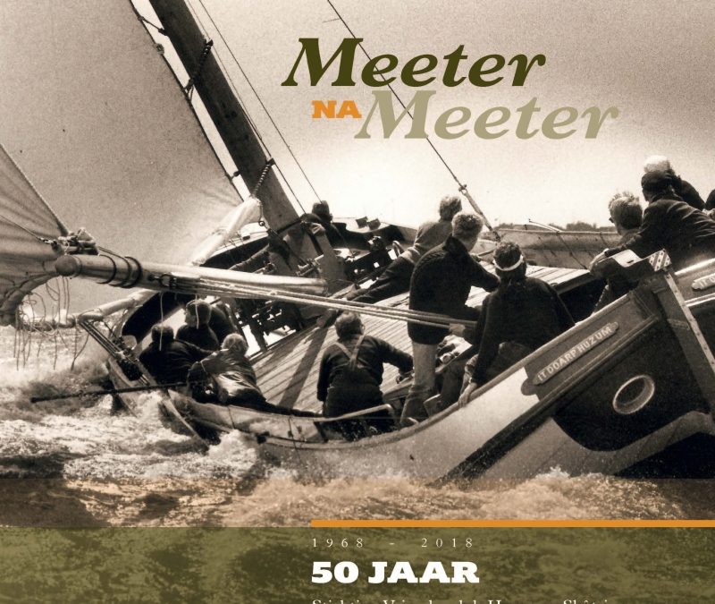 “Meeter na Meeter” het jubileumboek van de Stichting Vriendenclub Huzumer Skûtsje